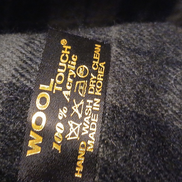 Men's Scarf - Picture 3 of 3